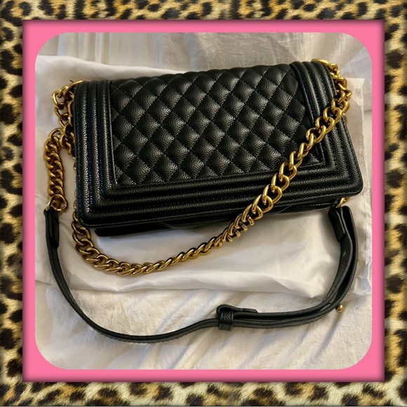 Black and Gold Chain Shoulder Bag Handbags - 👑✅PRICE FIRM✅ Gorgeous Black and Gold Quilted Shoulder Crossbody Bag. Brand New!